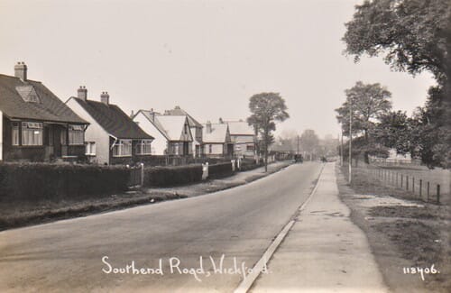 SOUTHEND ROAD - WICKFORD - BASILDON - ESSEX - POSTCAR2D