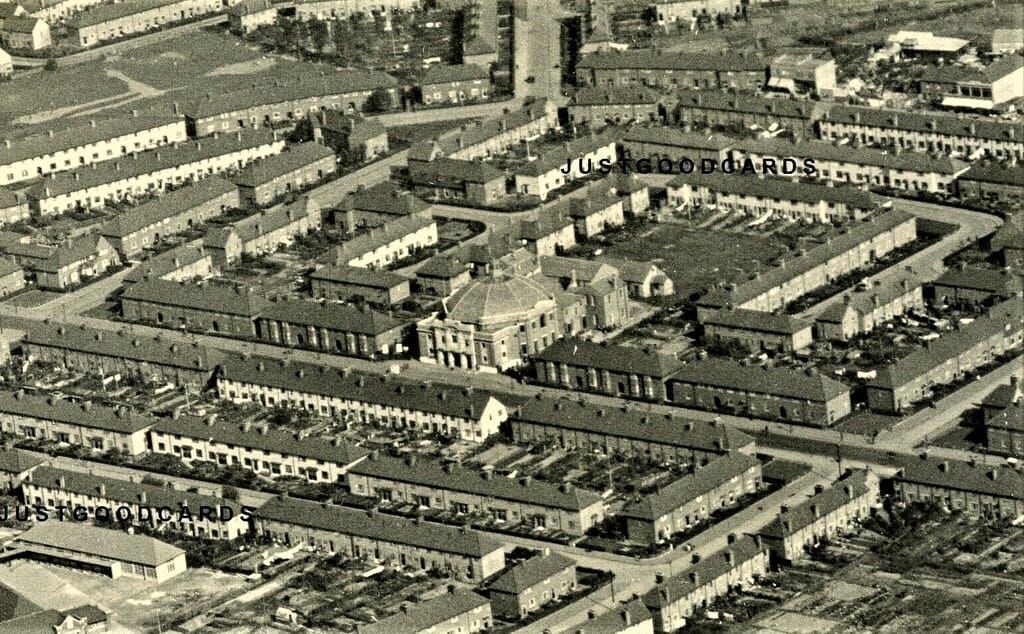 DAGENHAM, ESSEX - AERIAL VIEW - REAL PHOTO - CIRCA 1930