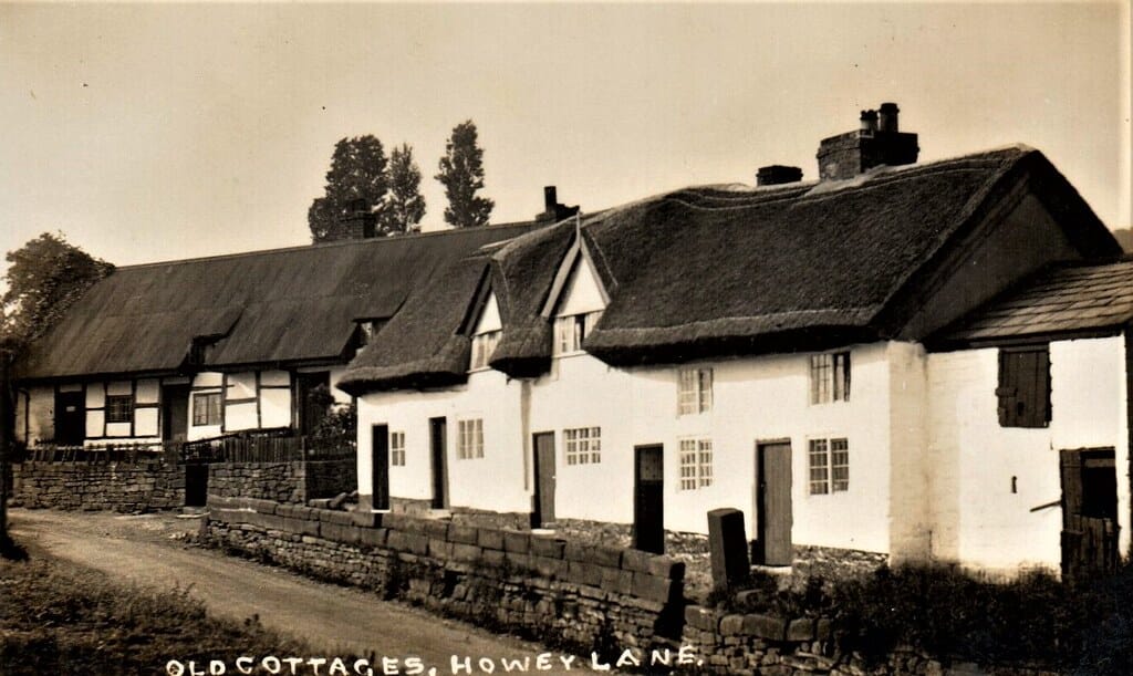 Frodsham - Old Cottages, Howey Lane - real photographic postcard CHESHIRE