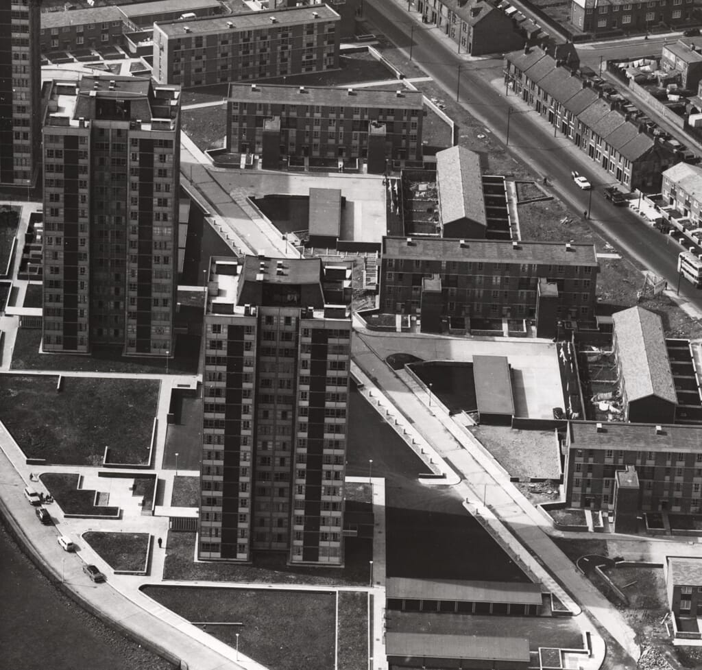 014103:Greenford Road Flats Walker 1964