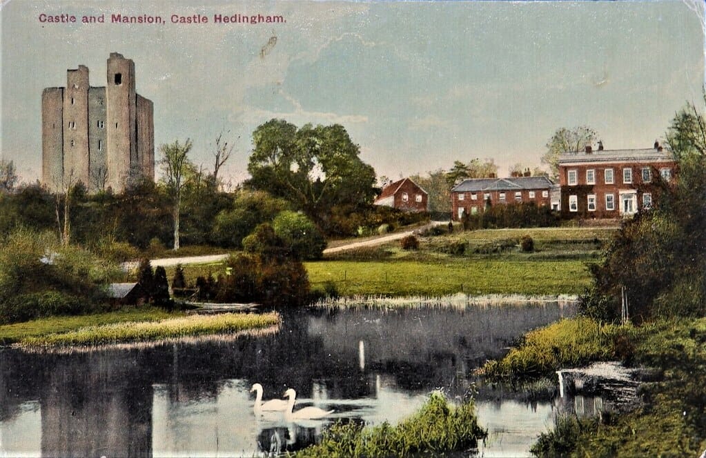Swans on the Lake, Castle and Mansion, CASTLE HEDINGHAM, Halstead, Essex. Artis