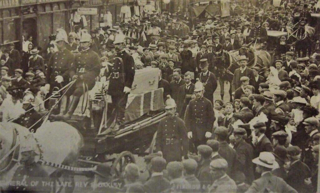 HIGH WYCOMBE FUNERAL PROCESSION OF THE LAKE REV OAKLEY FIREMAN IN ATTENDANCE BUCKINGHAMSHIRE 1905
