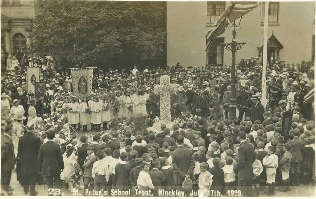 HINCKLEY Leicestershire St Peter's School Treat 1920 Parade RP