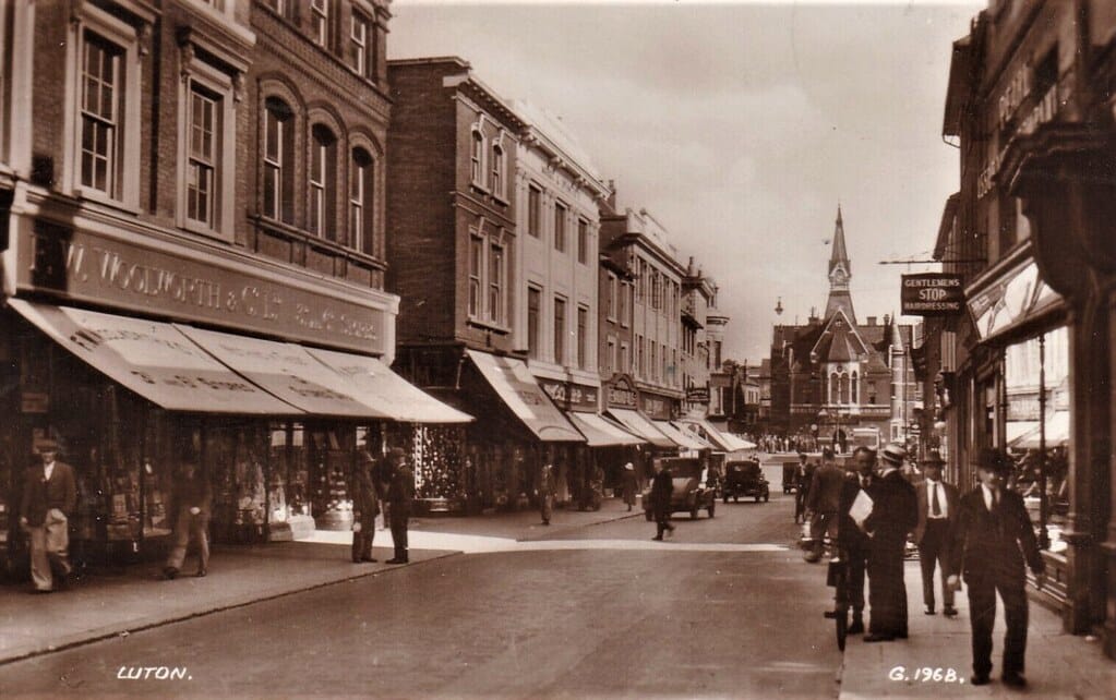 Luton Bedfordshire C1930s Real photo Main Street with People & Vehicles