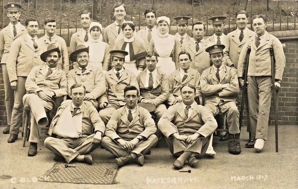 WOUNDED SOLDIERS AT KATESGROVE HOSPITAL IN READING, BERKSHIRE, ENGLAND - MARCH 1917