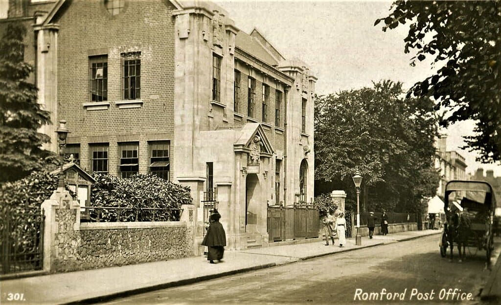 ROMFORD, Essex. THE POST OFFICE on South Street. c1910 RP