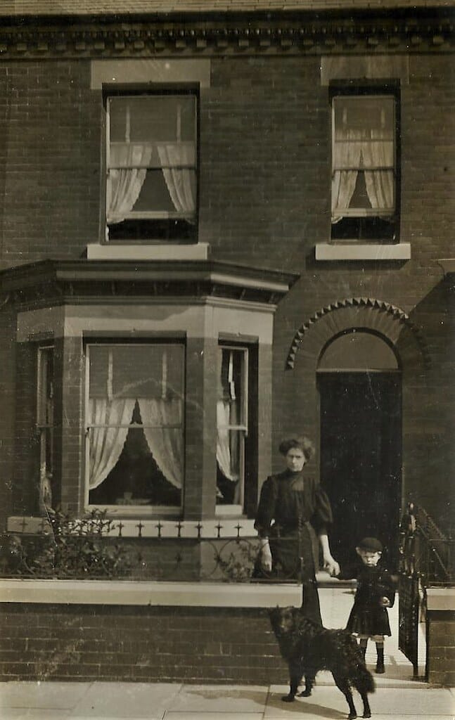 Stockport. 147 Turncroft Lane. Arthur & Dog Juno. 1912 CHESHIRE