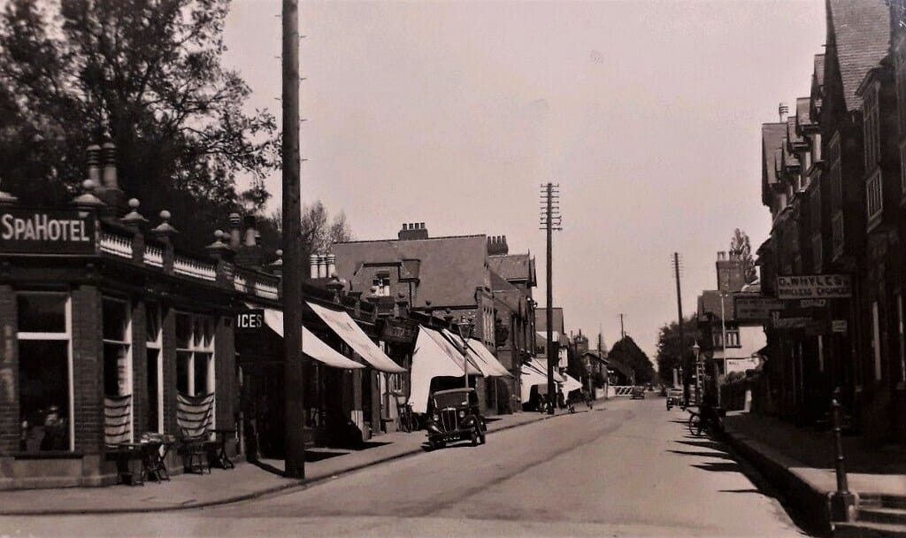 Woodhall spa R P station rd. Lincolnshire original post card